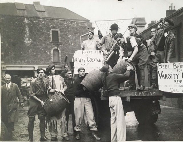 loading beer barrels, Bristol 1939